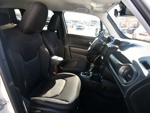 Used 2023 Jeep Renegade Latitude AWD/4WD image 18
