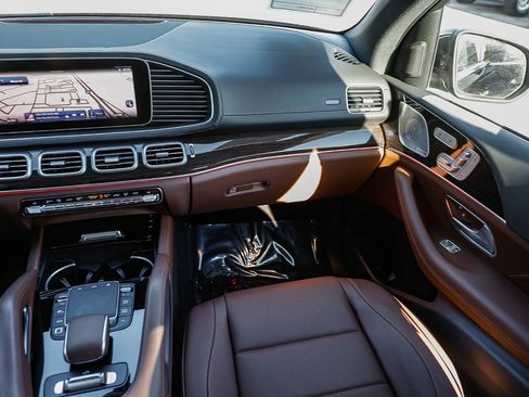 Certified 2025 Mercedes-Benz GLS 450 4MATIC image 15