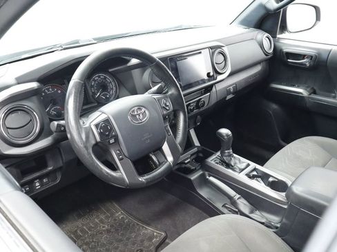 Used 2018 Toyota Tacoma TRD Off-Road AWD/4WD image 26