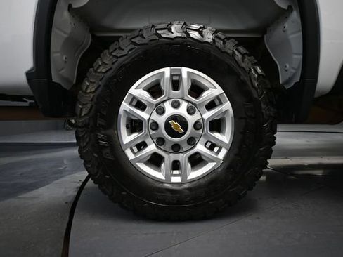 Used 2022 Chevrolet Silverado 2500 LT AWD/4WD image 17