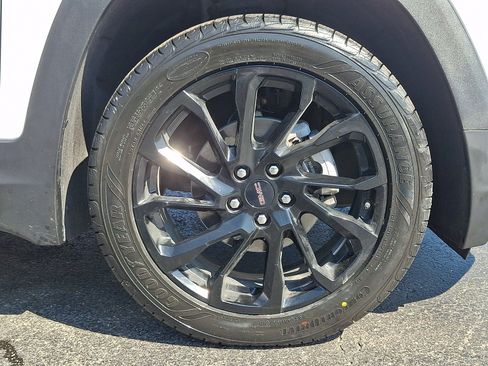 Used 2023 GMC Terrain SLT w/ Infotainment Package II AWD/4WD image 8