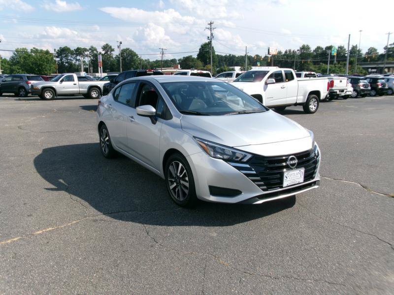 Used 2025 Nissan Versa SV FWD image 4
