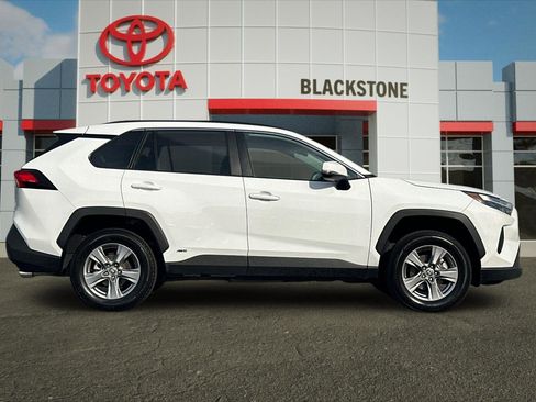 Used 2025 Toyota RAV4 XLE image 2