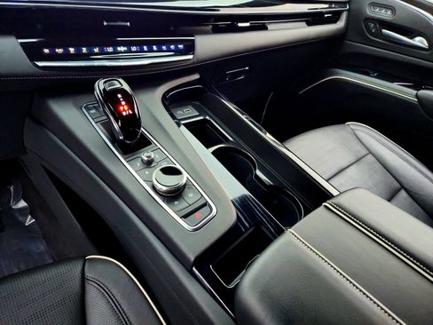 Used 2023 Cadillac Escalade Sport w/ LPO, ONYX Package image 17