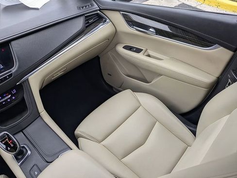 Used 2019 Cadillac XT5 FWD image 18