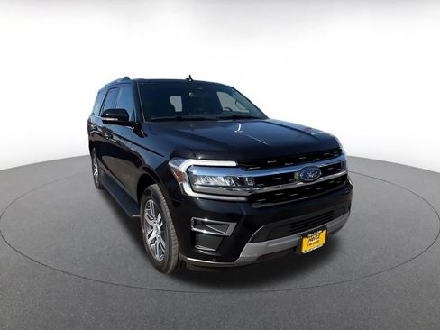 Used 2024 Ford Expedition Limited AWD/4WD image 3