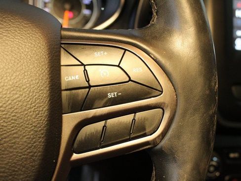 Used 2019 Jeep Cherokee Latitude w/ Comfort & Convenience Group image 15