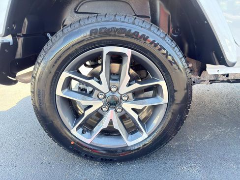 Used 2024 Jeep Wrangler Unlimited w/ Convenience Group AWD/4WD image 11