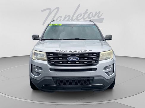 Used 2017 Ford Explorer XLT w/ Equipment Group 202A FWD image 9