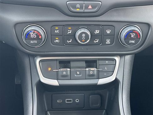 Used 2023 GMC Terrain SLE w/ Driver Convenience Package image 22