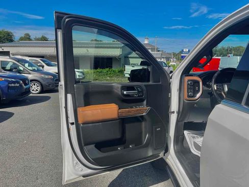 Used 2019 Chevrolet Silverado 1500 High Country image 12