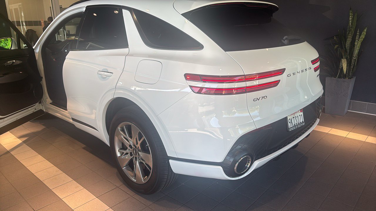Used 2024 Genesis GV70 3.5T Sport AWD/4WD image 2