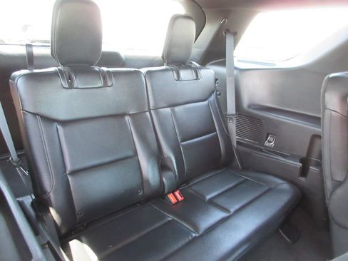 Used 2020 Ford Explorer XLT w/ Equipment Group 202A AWD/4WD image 23