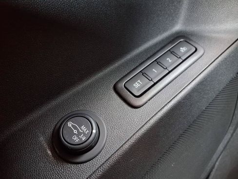 Used 2022 Chevrolet Equinox Premier FWD image 17