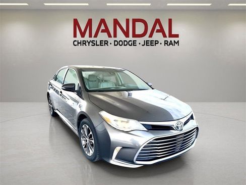 Used 2017 Toyota Avalon XLE Premium image 4