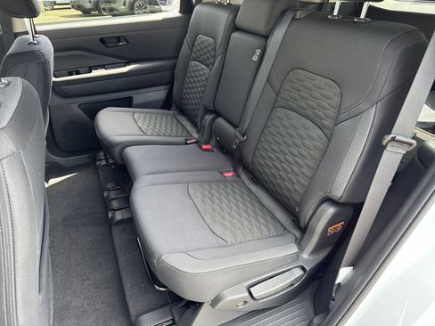 New 2026 Nissan Pathfinder SV w/ SV Premium Package FWD image 16