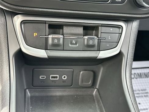 Used 2024 GMC Terrain SLE image 15