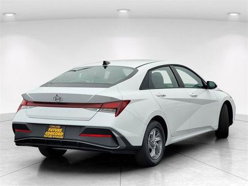 New 2026 Hyundai Elantra SE image 6