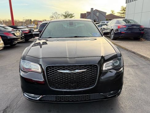 Used 2019 Chrysler 300 S image 2