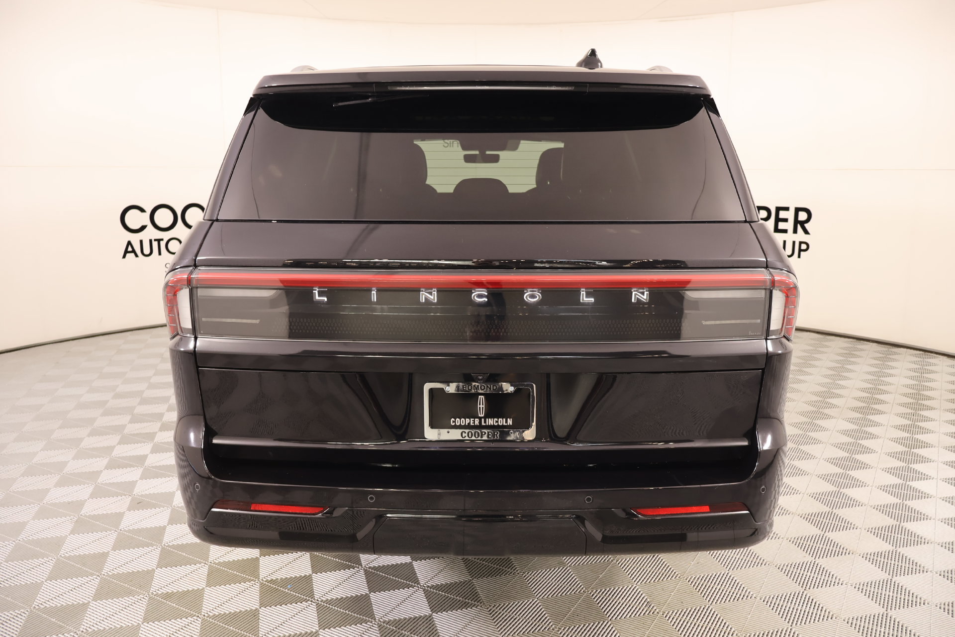 Used 2025 Lincoln Navigator Reserve AWD/4WD image 23