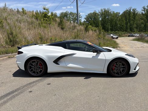 Used 2023 Chevrolet Corvette Stingray Premium Conv w/ Z51 Performance Package RWD image 4
