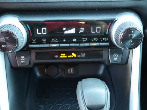 Used 2025 Toyota RAV4 XLE FWD image 27