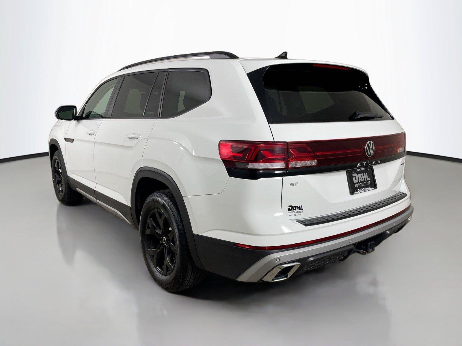 Used 2024 Volkswagen Atlas Peak Edition SE AWD/4WD image 10