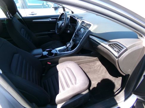 Used 2014 Ford Fusion SE FWD image 22