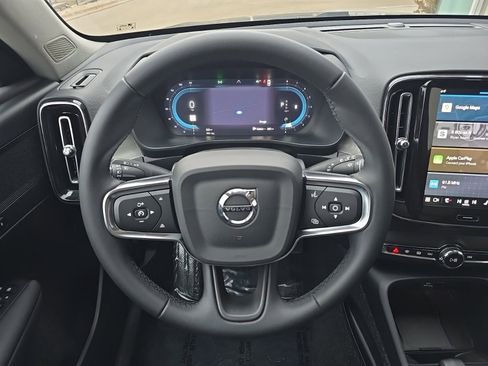 Certified 2025 Volvo XC40 B5 Core image 13
