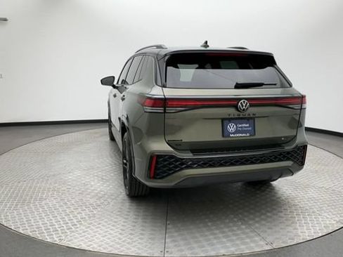 Certified 2026 Volkswagen Tiguan SE R-Line AWD/4WD image 7