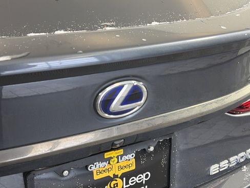 Used 2022 Lexus ES 300h F Sport image 15