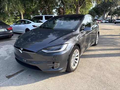 Used 2018 Tesla Model X 100D image 2