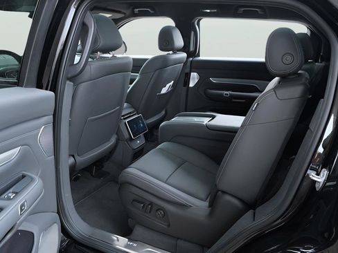 Used 2024 VinFast VF 9 Plus image 21