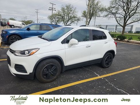 Used 2017 Chevrolet Trax LT w/ LT Convenience Package FWD image 1