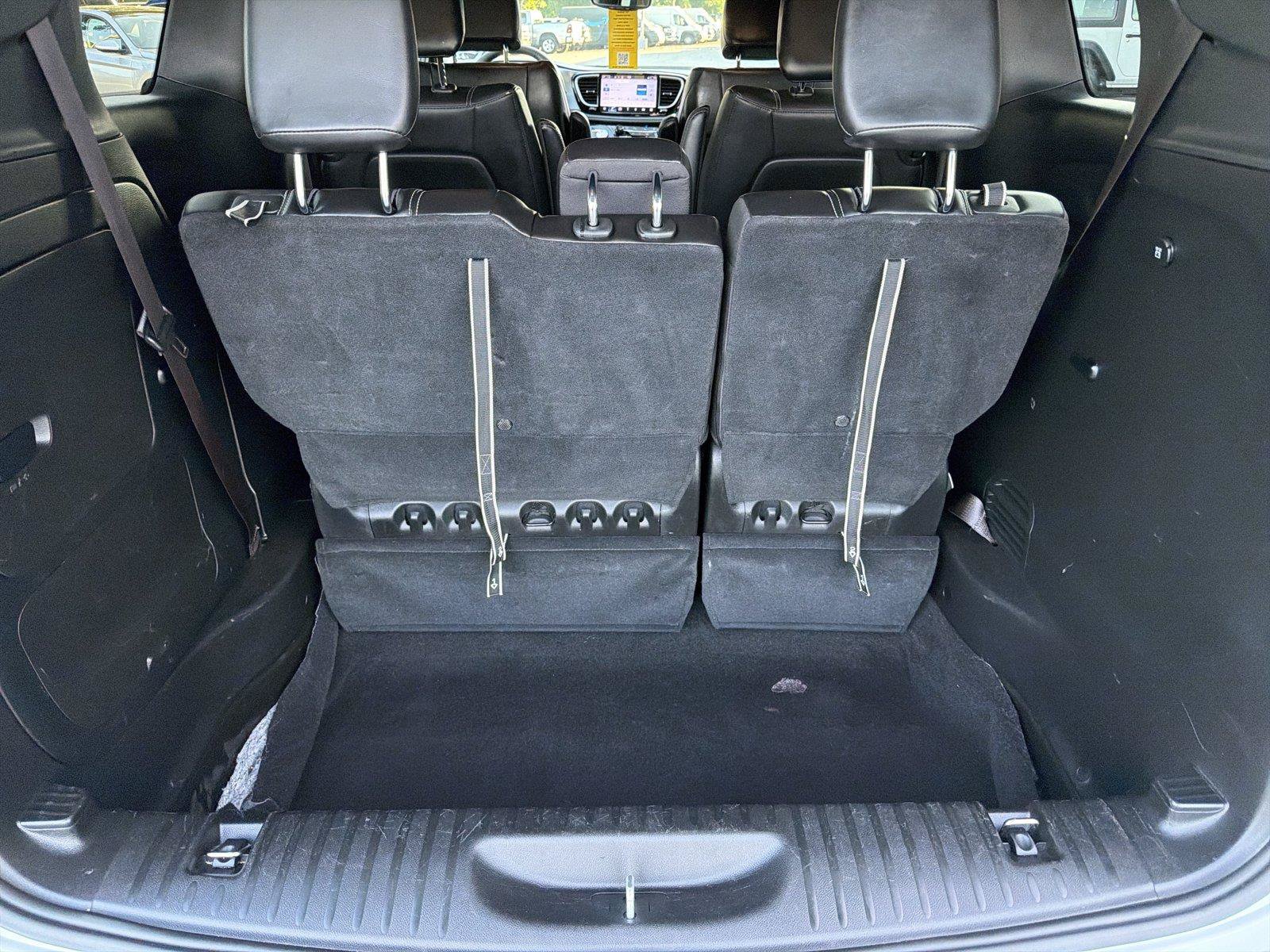 Used 2024 Chrysler Pacifica Limited FWD image 17