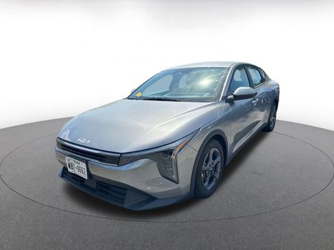 Used 2025 Kia K4 LXS image 3