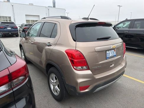 Used 2018 Chevrolet Trax LT w/ LT Convenience Package image 4