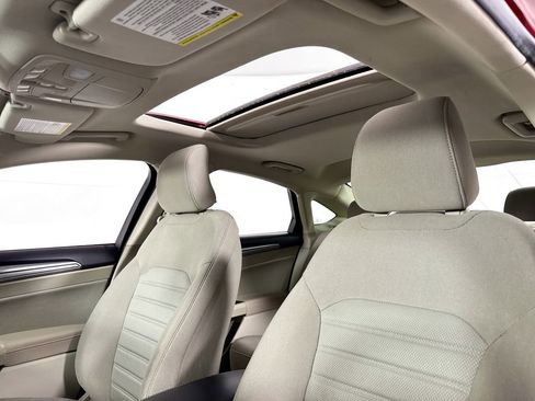 Used 2019 Ford Fusion SE image 25