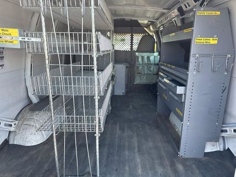 Used 2011 Chevrolet Express 2500 RWD image 16