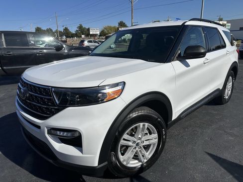 Used 2022 Ford Explorer XLT w/ Equipment Group 202A image 3