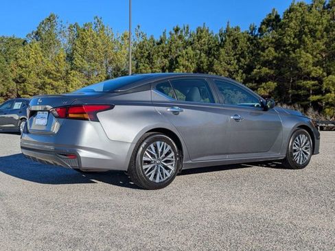 Certified 2024 Nissan Altima 2.5 SV image 4