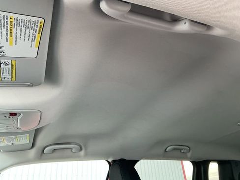 Used 2017 Jeep Renegade Latitude image 39