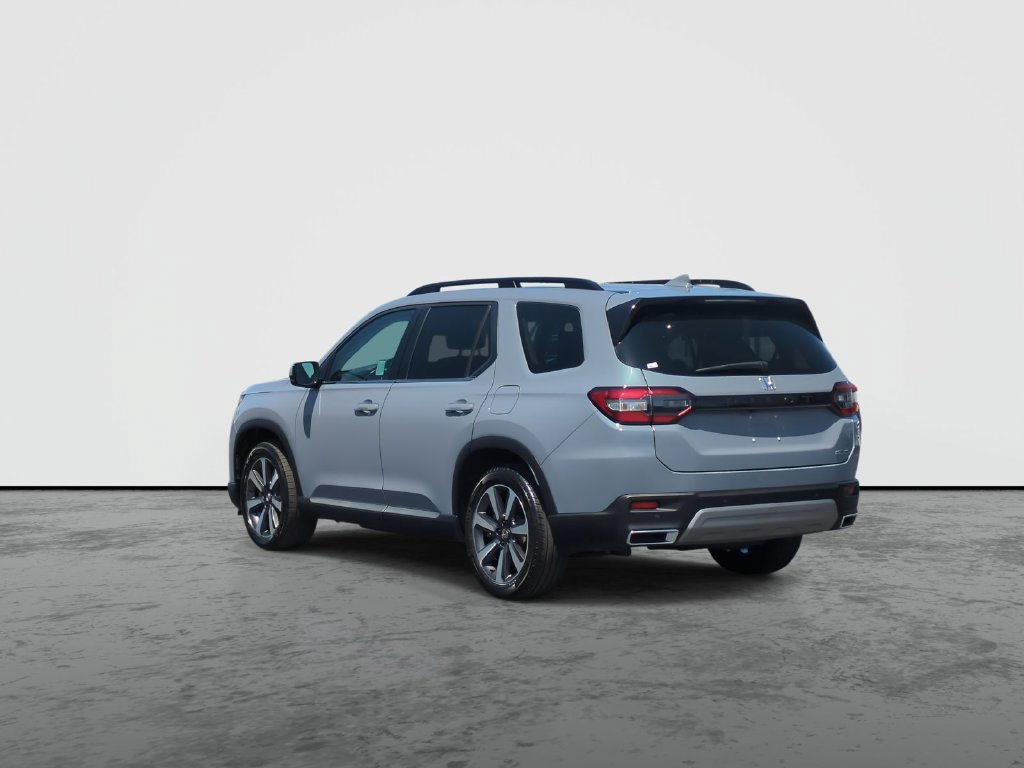Used 2025 Honda Pilot Touring image 6