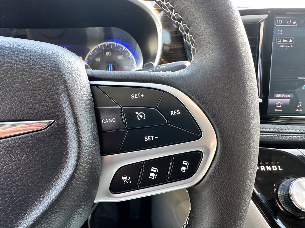 Used 2024 Chrysler Pacifica Limited FWD image 31