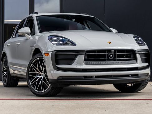Certified 2025 Porsche Macan AWD/4WD image 6