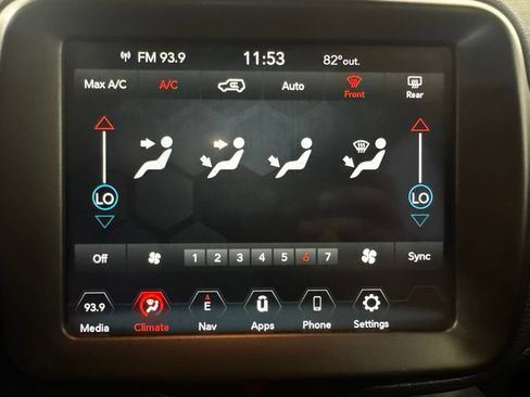 Used 2023 Jeep Renegade Altitude AWD/4WD image 37