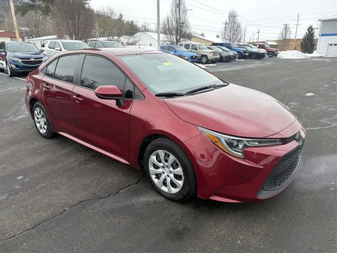 Used 2022 Toyota Corolla LE image 2