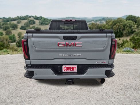 Used 2024 GMC Sierra 2500 AT4 w/ AT4 Premium Plus Package AWD/4WD image 9