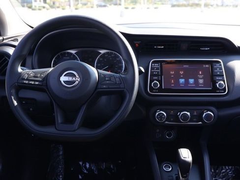 New 2025 Nissan Kicks Play S image 22