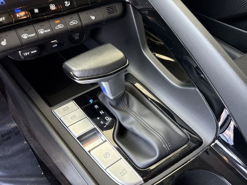 Used 2025 Hyundai Elantra SEL FWD image 25